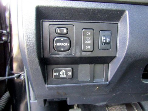 Used 2014 Chrysler 200 LX FWD image 24