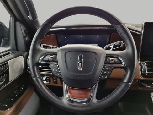 Used 2023 Lincoln Navigator Reserve AWD/4WD image 6