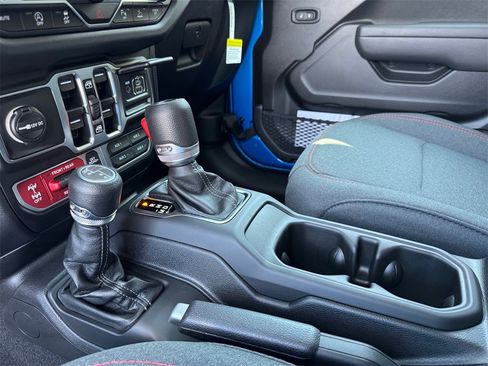 New 2025 Jeep Wrangler Unlimited Rubicon w/ Technology Group image 25