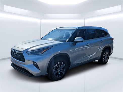 Used 2021 Toyota Highlander XLE image 7