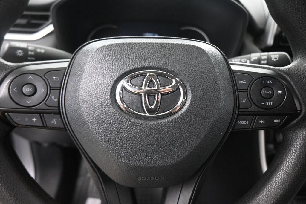 Used 2025 Toyota RAV4 XLE FWD image 10