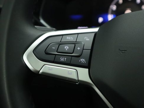 Certified 2024 Volkswagen Taos SE image 11