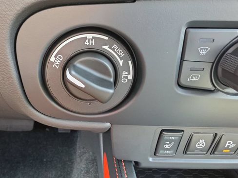 New 2026 Nissan Frontier PRO-4X w/ Pro-4x Convenience Package AWD/4WD image 34