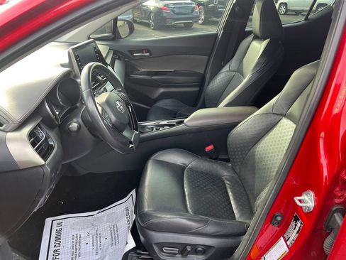 Used 2021 Toyota C-HR Limited image 13