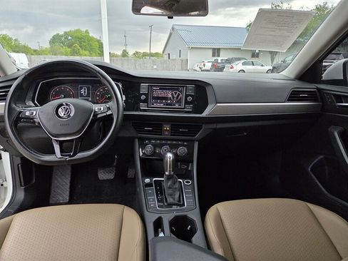 Used 2019 Volkswagen Jetta SE w/ Cold Weather Package FWD image 12