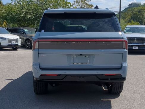 New 2025 Lincoln Navigator Reserve image 4