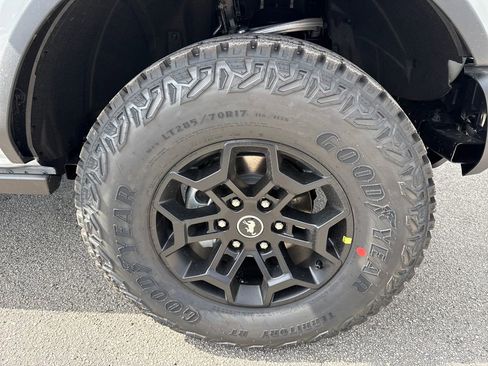 New 2026 Ford Bronco Badlands image 11