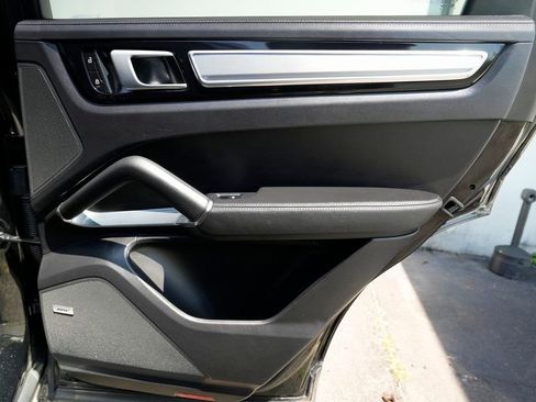 Used 2022 Porsche Cayenne Turbo image 41