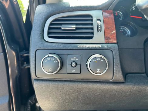 Used 2013 Chevrolet Avalanche LT image 14