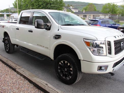 Used 2019 Nissan Titan PRO-4X image 5
