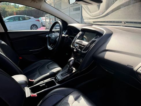 Used 2017 Ford Focus Titanium w/ Titanium Technology Package FWD image 24