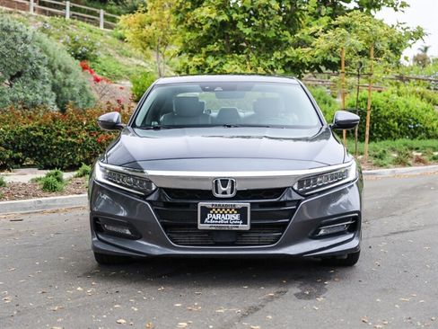 Used 2018 Honda Accord Touring image 2