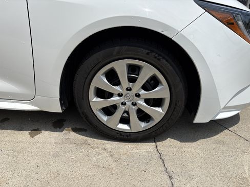 Used 2025 Toyota Corolla LE FWD image 17