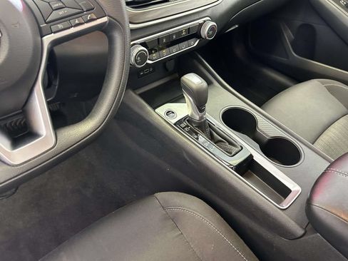 Used 2025 Nissan Altima 2.5 SV FWD image 18