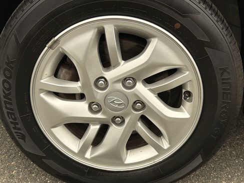 Certified 2023 Hyundai Venue SE FWD image 10