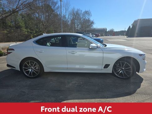 Used 2025 Genesis G70 2.5T image 9