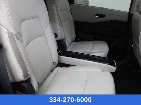 New 2026 Nissan Pathfinder SL image 18