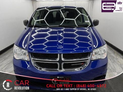 Used 2019 Dodge Grand Caravan SE image 2