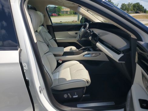 Certified 2024 Lincoln Nautilus Black Label w/ Jet Appearance Package (87T) AWD/4WD image 9