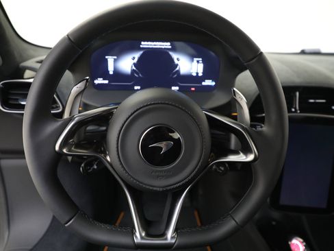 Used 2024 McLaren Artura RWD image 31
