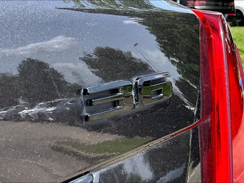 Used 2018 Cadillac XT5 Platinum AWD/4WD image 10