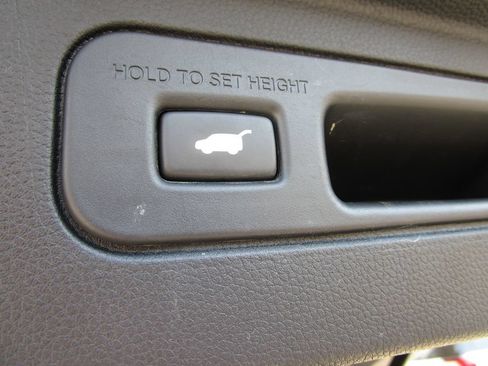Used 2025 Honda Pilot EX-L image 14