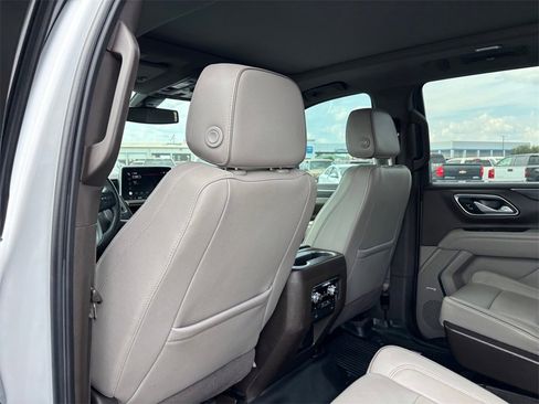 Used 2022 GMC Yukon SLT w/ SLT Premium Package image 28