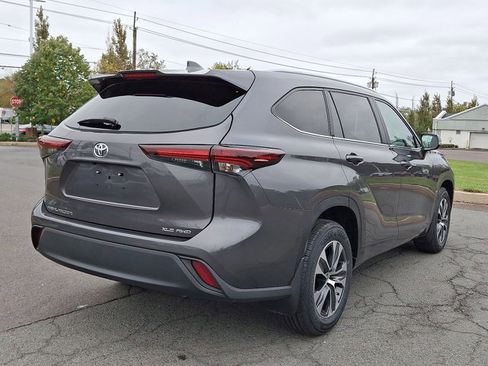 Used 2024 Toyota Highlander XLE image 27