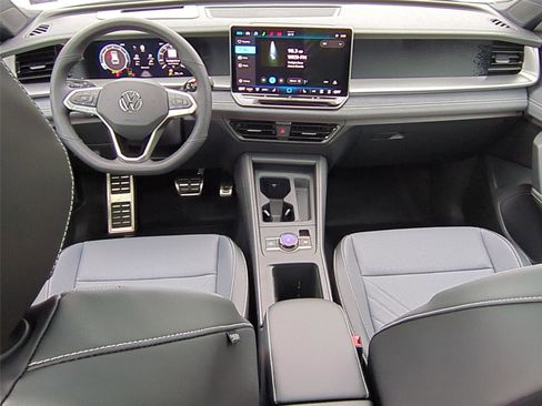 New 2026 Volkswagen Tiguan SE R-Line AWD/4WD image 17