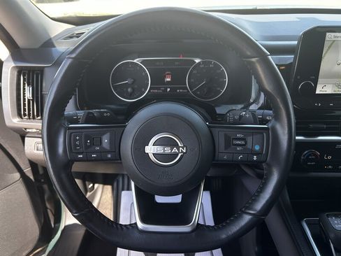 Used 2023 Nissan Pathfinder SL AWD/4WD image 14
