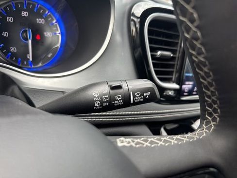 Used 2025 Chrysler Pacifica Limited image 33