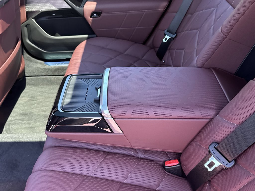 Used 2026 BMW 740i xDrive w/ Luxury Rear Seating Package AWD/4WD image 26