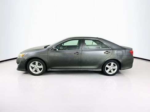 Used 2012 Toyota Camry SE FWD image 4