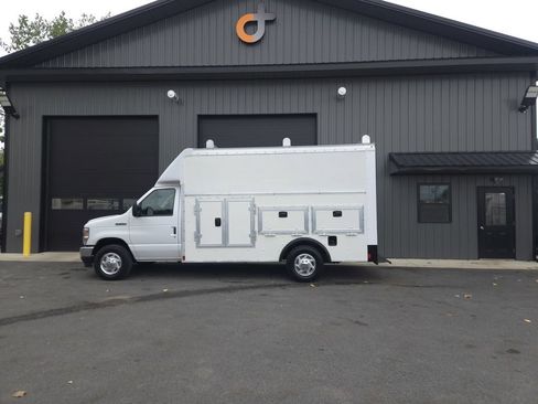 Used 2022 Ford E-350 and Econoline 350 Super Duty w/ Power Windows & Locks Group image 22