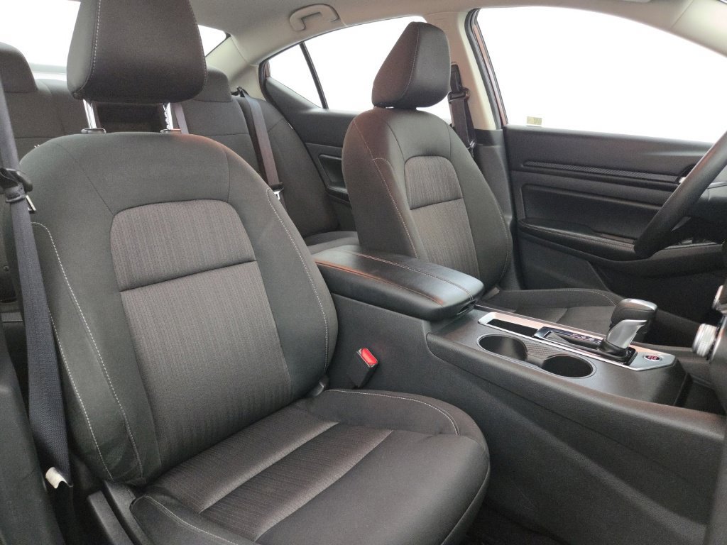 Used 2025 Nissan Altima 2.5 SV FWD image 14