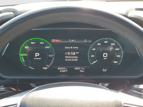 Used 2022 Audi e-tron Premium Plus w/ Premium Plus Package AWD/4WD image 32