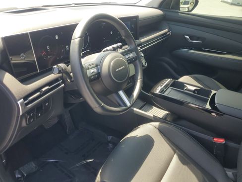 Used 2025 Hyundai Tucson Limited FWD image 16