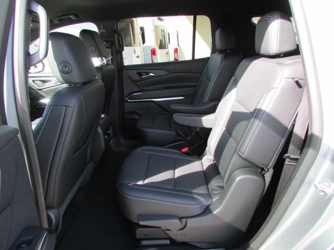 Used 2025 Chevrolet Traverse LT image 22