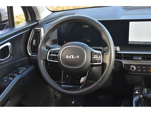 Used 2024 Kia Sorento S w/ Panoramic Sunroof Package image 17