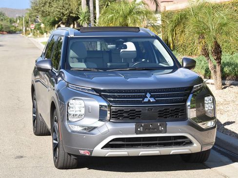 Used 2023 Mitsubishi Outlander SEL image 37