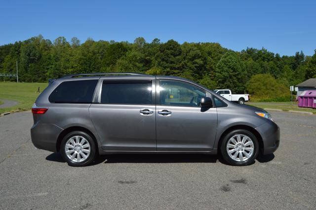 Used 2015 Toyota Sienna XLE Premium AWD/4WD image 5