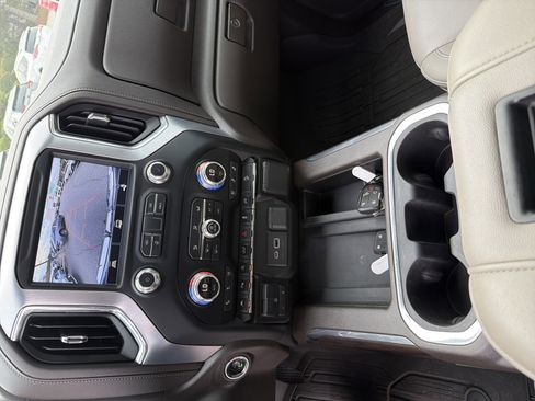 Used 2021 GMC Sierra 1500 SLT image 9
