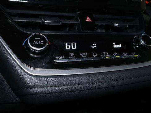 Used 2020 Toyota Corolla SE image 29