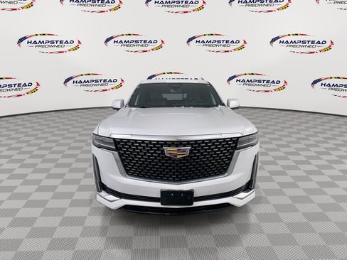 Used 2023 Cadillac Escalade Premium Luxury image 3