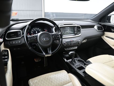 Used 2016 Kia Sorento SX image 18