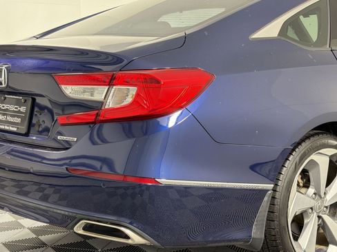 Used 2018 Honda Accord Touring image 10