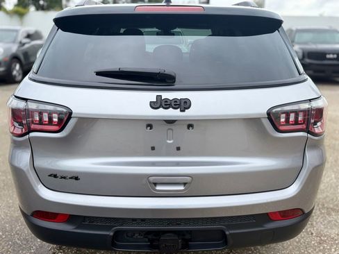 Used 2018 Jeep Compass Latitude w/ Popular Equipment Group AWD/4WD image 4