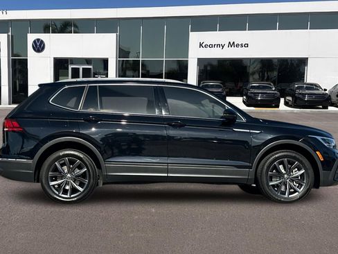 Used 2023 Volkswagen Tiguan SE FWD image 3