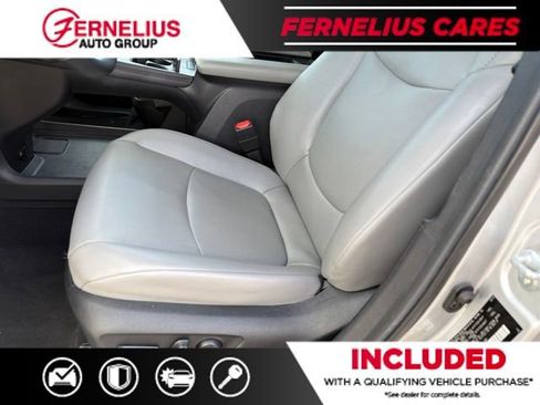 Used 2025 Toyota Sienna XLE FWD image 9