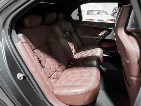 Used 2023 BMW 760i xDrive w/ Executive Package image 30